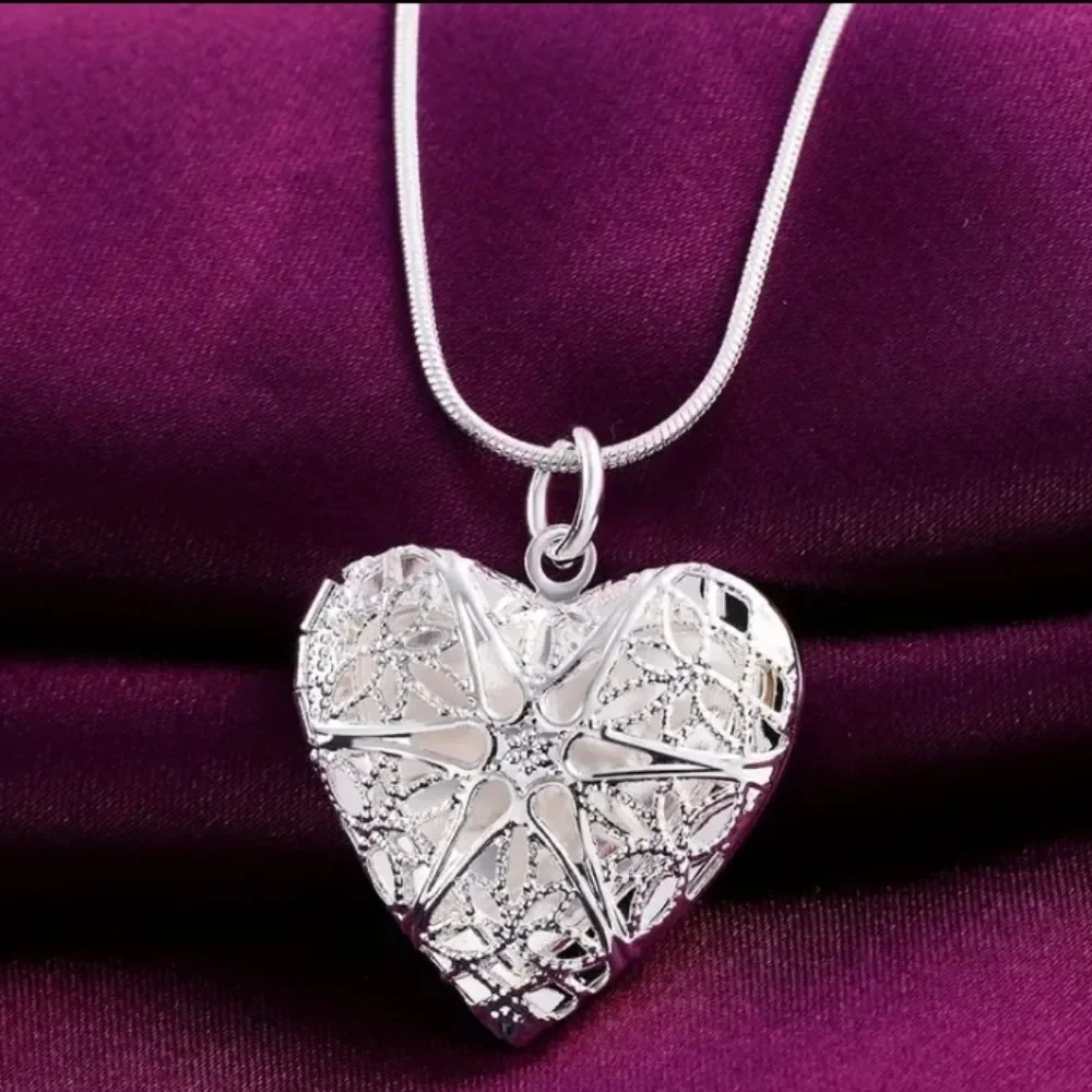 Elegant 925 Silver Heart Pendant Locket Necklace 22 Inches